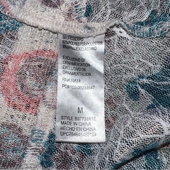 Democracy Women’s Floral Cap Sleeve Top with Lace Trim – Size Medium - Picture 9 of 9